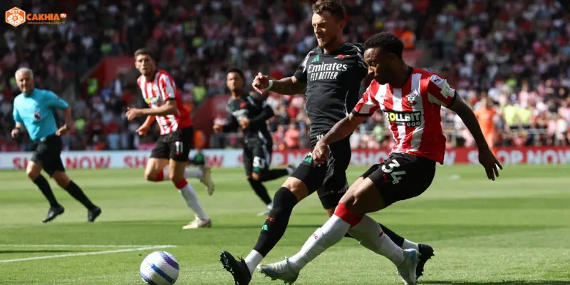 St Mary's Stadium rực rỡ ánh đèn trước trận Southampton vs Arsenal tứ kết FA Cup